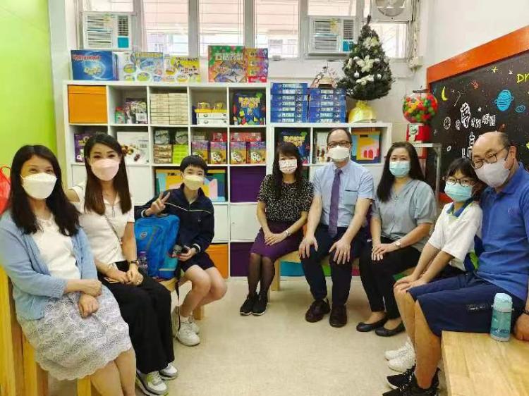 香港福建社團聯會新界北分會向學童派抗疫包 支援學校抗疫