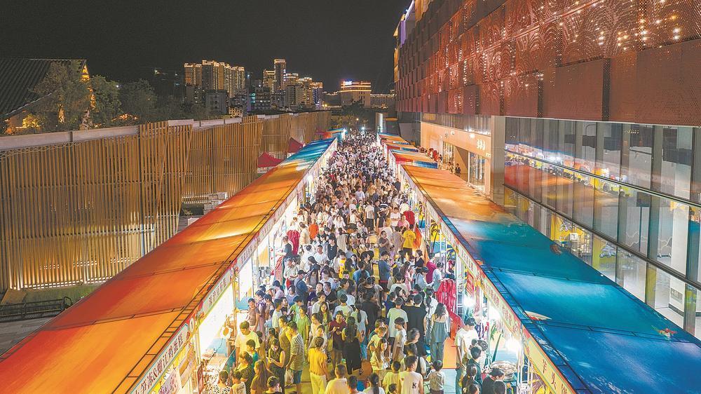 日有陶瓷展覽 夜有光影潮玩
